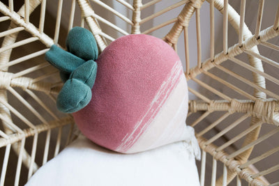 Knitted cushion Ramona the Radish