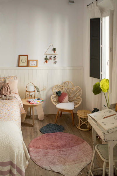 Knitted cushion Ramona the Radish