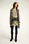 Sleeveless t-shirt w/ ruffled collar "double trouble" print