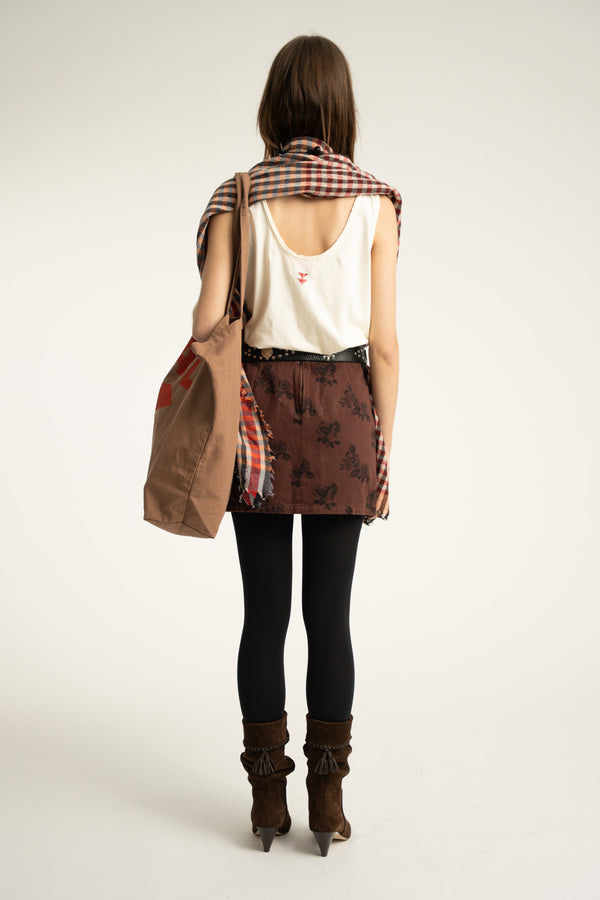 Sleeveless top w/ v-neck "sweet" print