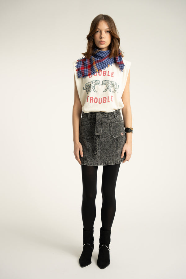 Sleeveless t-shirt w/ shoulder pads "double trouble" print