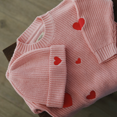 BELLE knit w. embroidered hearts